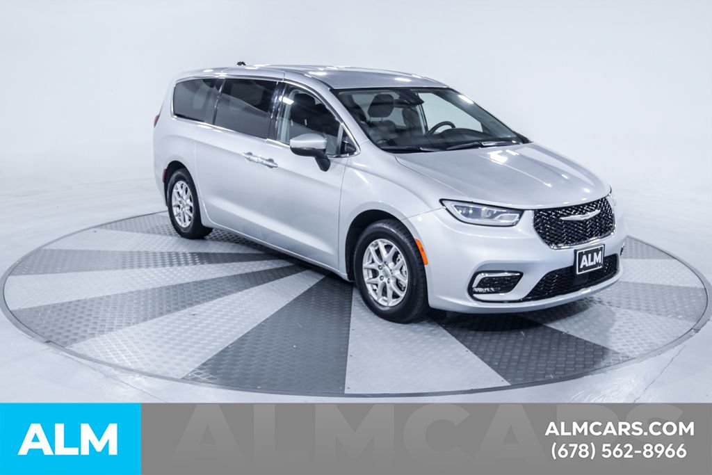 Used 2023 Chrysler Pacifica Touring-L FWD image 14