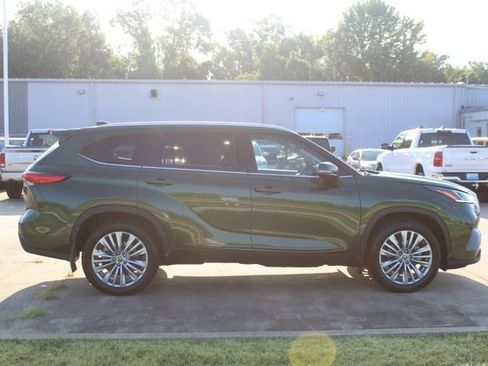 Used 2023 Toyota Highlander Platinum AWD/4WD image 7