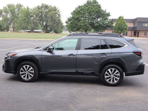 Used 2023 Subaru Outback Premium AWD/4WD image 9