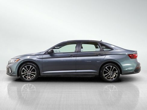 Used 2023 Volkswagen Jetta Sport image 2