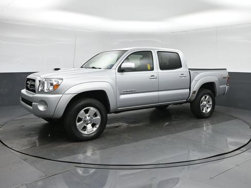 Used 2005 Toyota Tacoma PreRunner RWD image 3