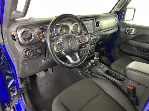 Used 2020 Jeep Wrangler Unlimited Sahara image 2