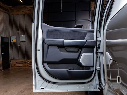 Used 2025 Ford F250 Platinum image 37