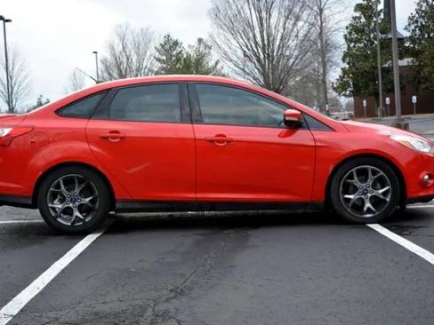 Used 2014 Ford Focus SE w/ Equipment Group 201A image 4