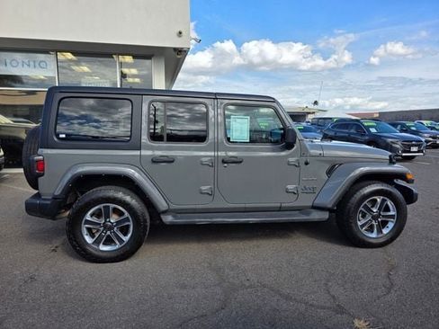 Used 2022 Jeep Wrangler Unlimited Sahara AWD/4WD image 8