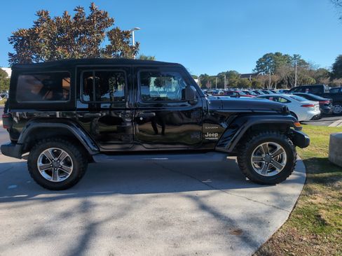 Used 2018 Jeep Wrangler Unlimited Sahara image 11