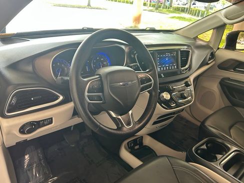 Used 2021 Chrysler Voyager Lxi FWD image 7