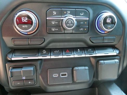Certified 2022 Chevrolet Silverado 1500 LT Trail Boss w/ Convenience Package II AWD/4WD image 26