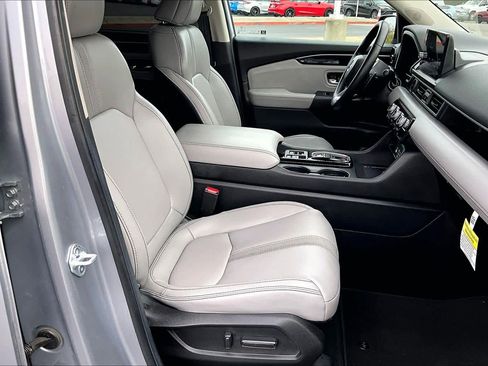 Used 2025 Honda Pilot EX-L image 8