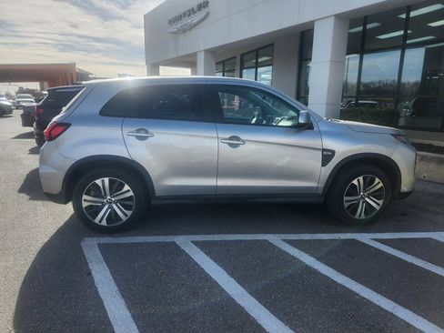 Used 2024 Mitsubishi Outlander SE image 5