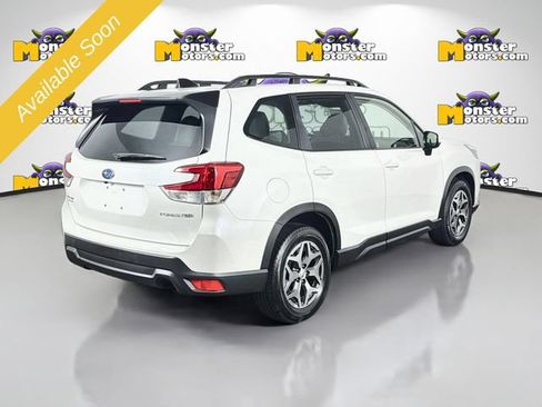 Used 2024 Subaru Forester Premium AWD/4WD image 5
