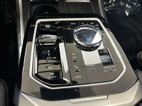Used 2025 BMW 740i xDrive image 23