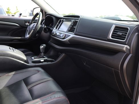 Used 2019 Toyota Highlander SE w/ Protection Package #3 AWD/4WD image 9