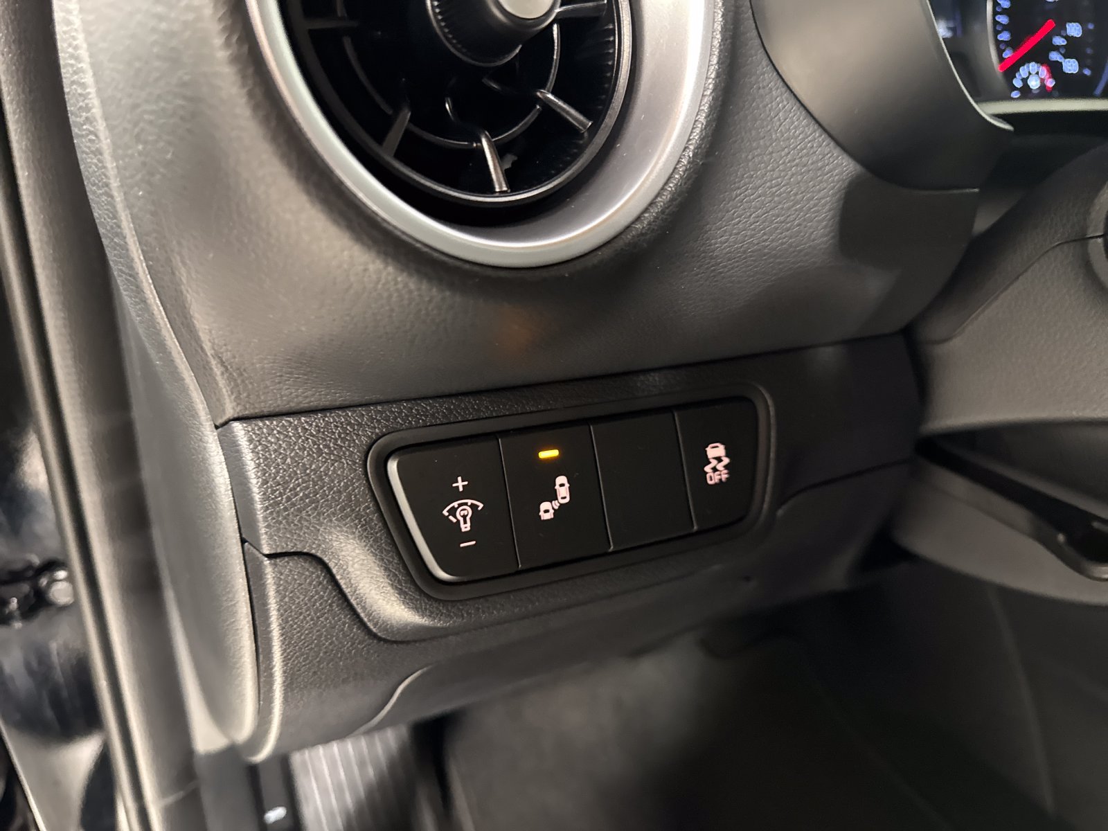 Certified 2023 Kia Forte LXS w/ LXS Technology Package FWD image 14