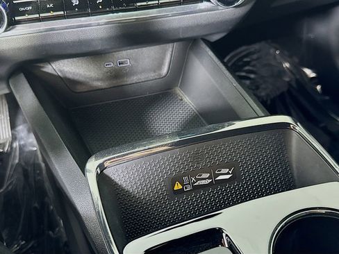 Used 2025 Chevrolet Equinox RS w/ Safety and Technology Package image 31