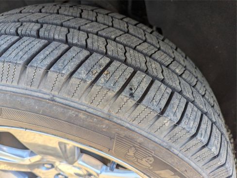 Used 2019 Chevrolet Suburban LT w/ Luxury Package image 25