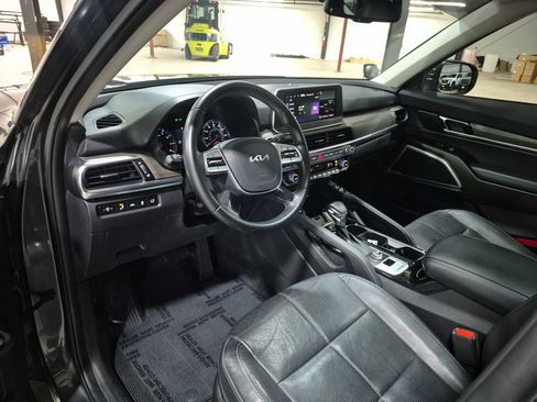 Used 2022 Kia Telluride EX w/ Towing Package FWD image 11