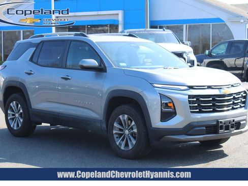 Used 2025 Chevrolet Equinox LT w/ Convenience Package II FWD image 1