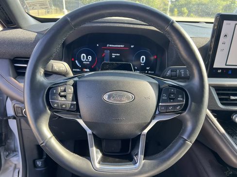 Used 2025 Ford Explorer Platinum w/ LUX Leather Package AWD/4WD image 7