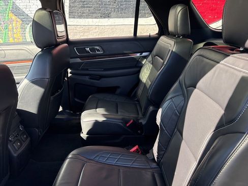 Used 2019 Ford Explorer Platinum image 21