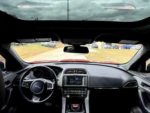 Used 2017 Jaguar F-PACE S image 12