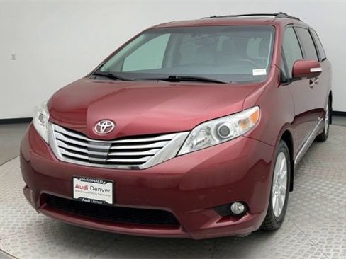 Used 2014 Toyota Sienna Limited image 7