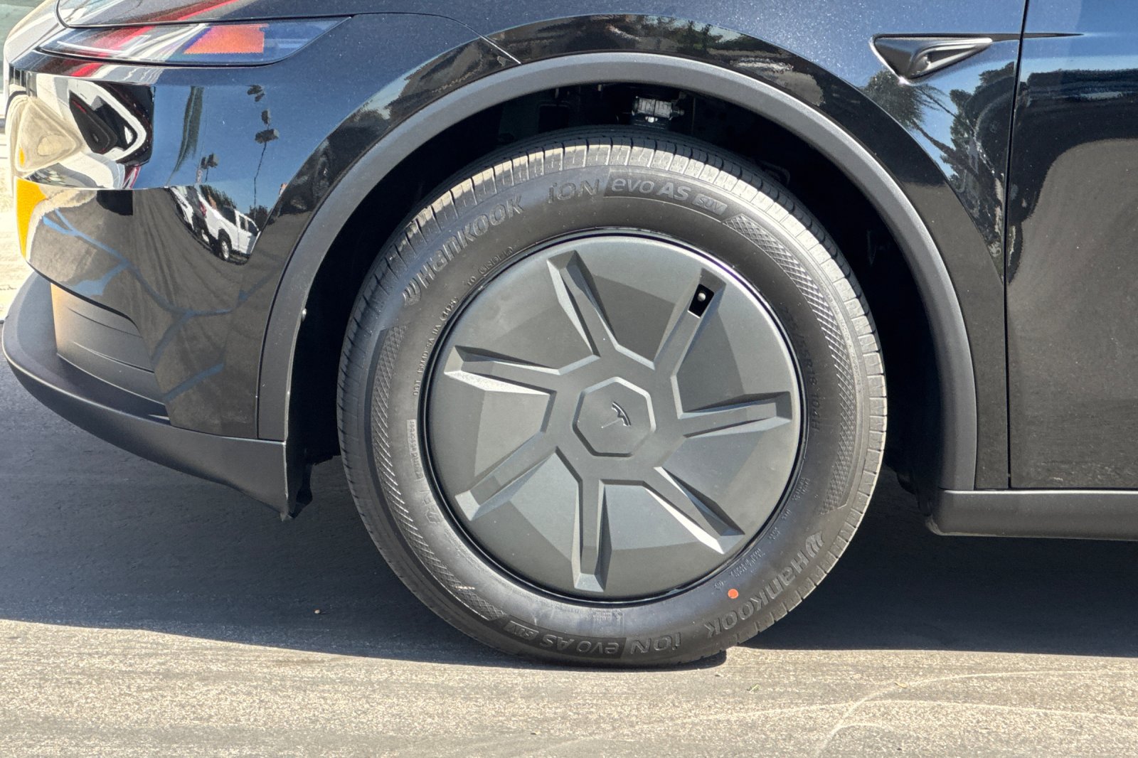 Used 2026 Tesla Model Y Long Range RWD image 31