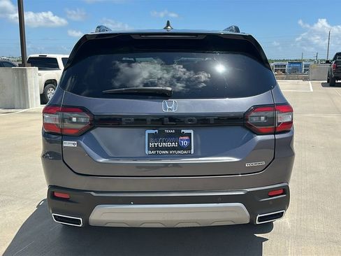 Used 2025 Honda Pilot Touring image 12
