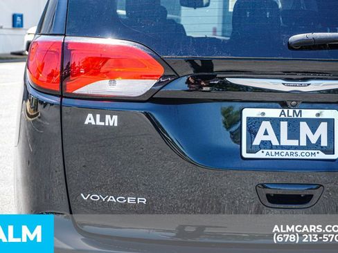 Used 2023 Chrysler Voyager LX FWD image 12