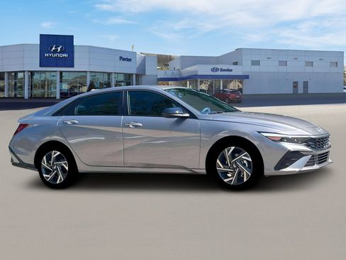 Used 2025 Hyundai Elantra Sport FWD image 10