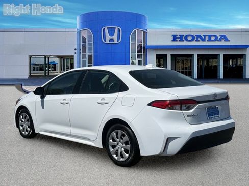 Used 2024 Toyota Corolla LE FWD image 4