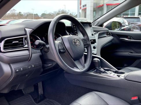 Used 2021 Toyota Camry XSE image 18