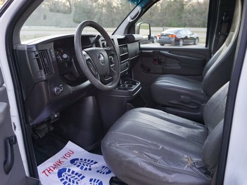 Used 2010 Chevrolet Express 1500 image 24