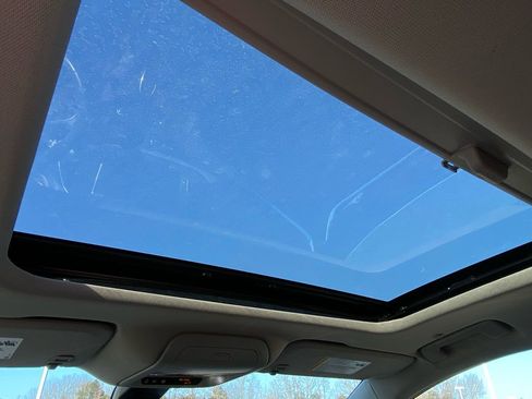 Used 2020 Buick Enclave Premium w/ Sun and Sites Package image 20