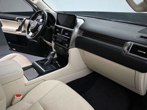 Used 2023 Lexus GX 460 Luxury w/ Sport Design Package AWD/4WD image 30