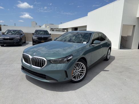 Certified 2024 BMW 530i w/ Premium Package RWD image 3