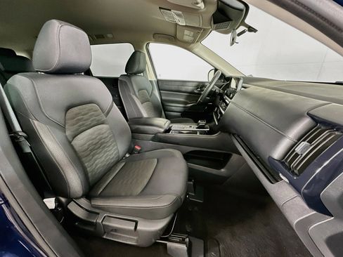 Used 2025 Nissan Pathfinder SV FWD image 32