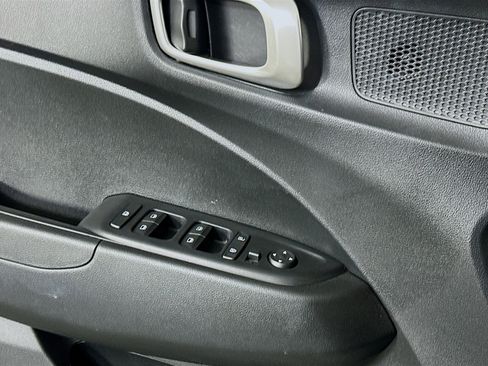 Used 2024 Hyundai Venue SEL image 15