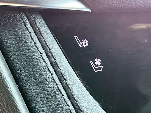 Certified 2024 Cadillac XT5 Premium Luxury AWD/4WD image 28