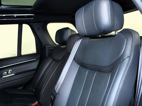 Used 2025 Land Rover Range Rover Autobiography image 26