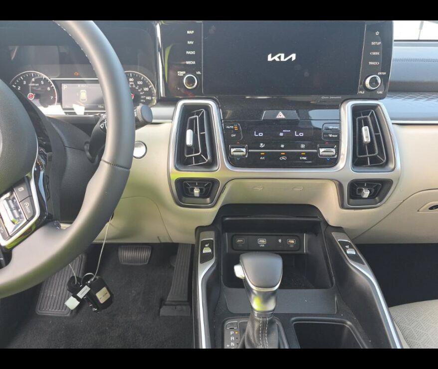 Used 2023 Kia Sorento S FWD image 3