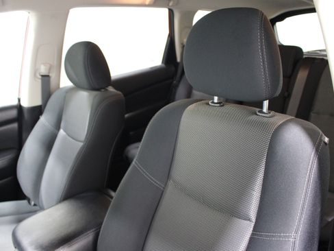 Used 2019 Nissan Pathfinder SV FWD image 4