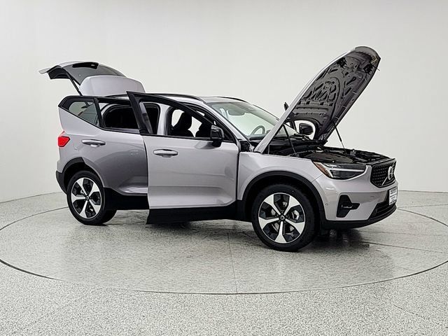 New 2026 Volvo XC40 B5 Plus w/ Protection Package Premier AWD/4WD image 10
