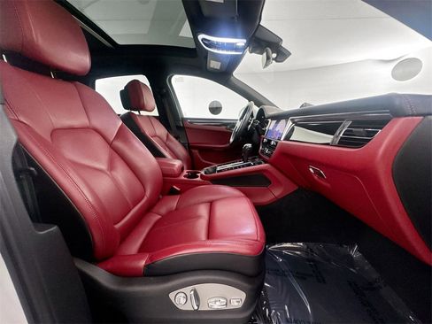 Used 2024 Porsche Macan image 25