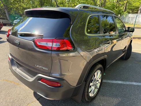 Used 2017 Jeep Cherokee Limited AWD/4WD image 7