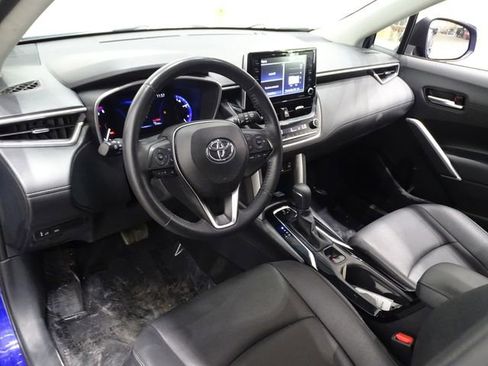 Used 2022 Toyota Corolla Cross XLE image 23