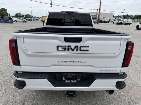 Used 2024 GMC Sierra 3500 Denali Ultimate AWD/4WD image 7