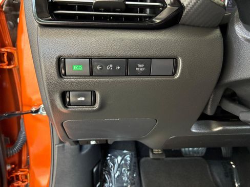 Used 2025 Nissan Sentra SR w/ SR Premium Package FWD image 23