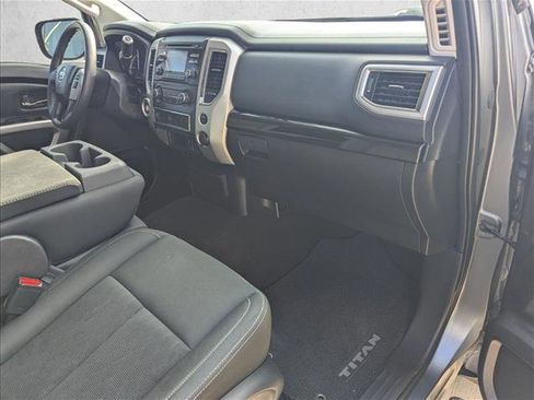 Used 2018 Nissan Titan SV image 18