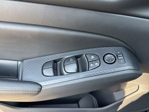 Used 2025 Nissan Altima 2.5 SV image 24